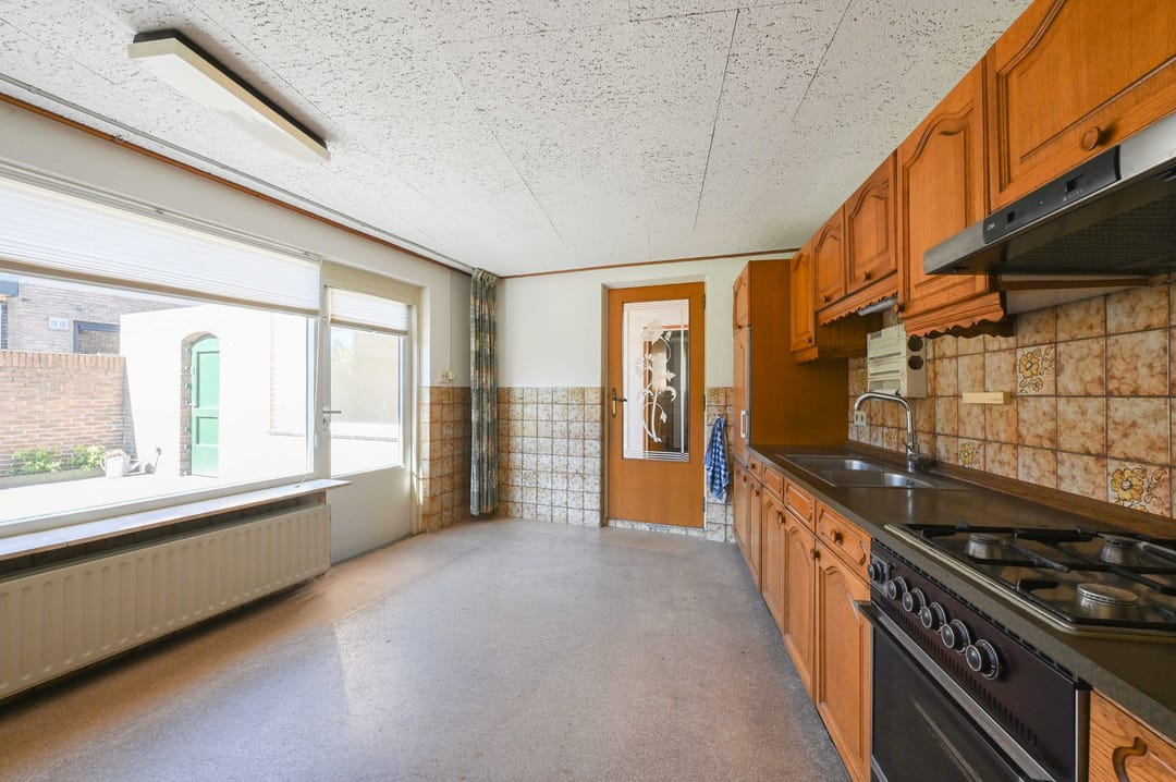 Detached Family Home with Renovation Potential in Hoeven — 26