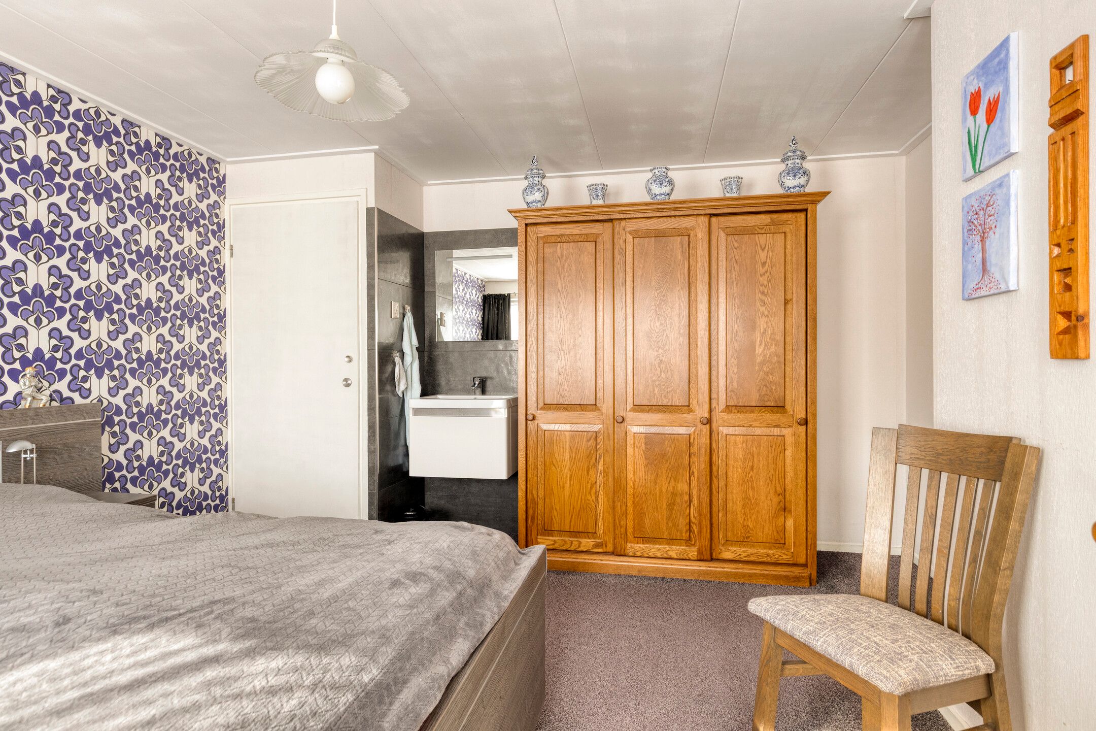 Spacious Family Home with Four Bedrooms, Garage and Beautiful Garden — 27