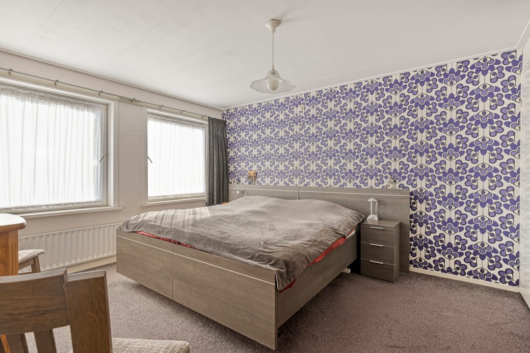 Spacious Family Home with Four Bedrooms, Garage and Beautiful Garden — 26