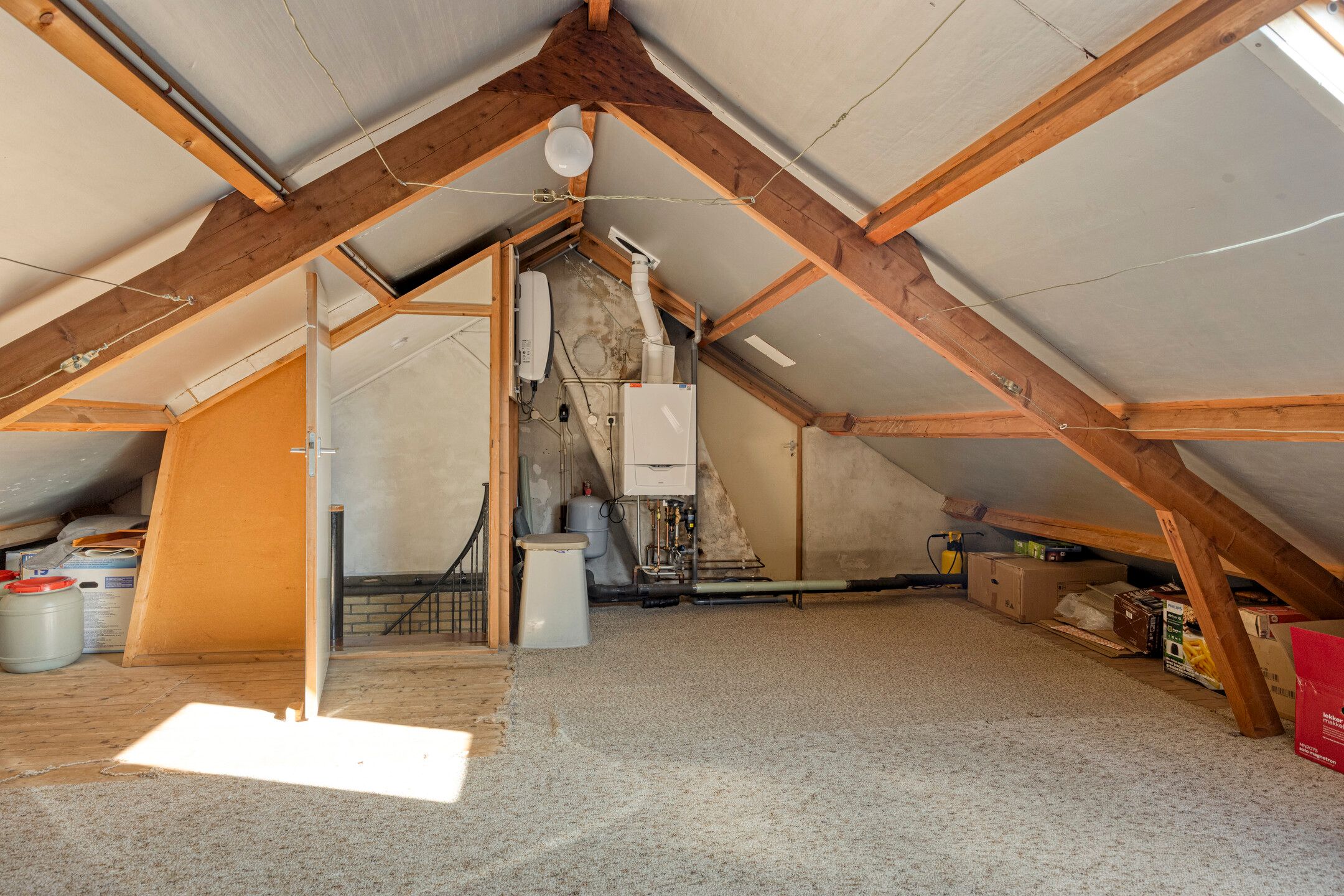 Spacious Family Home with Four Bedrooms, Garage and Beautiful Garden — 36