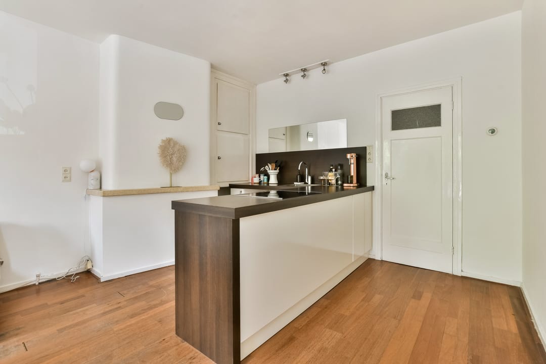 Corner Apartment with Southwest-Facing Balcony in Amsterdam South — 7