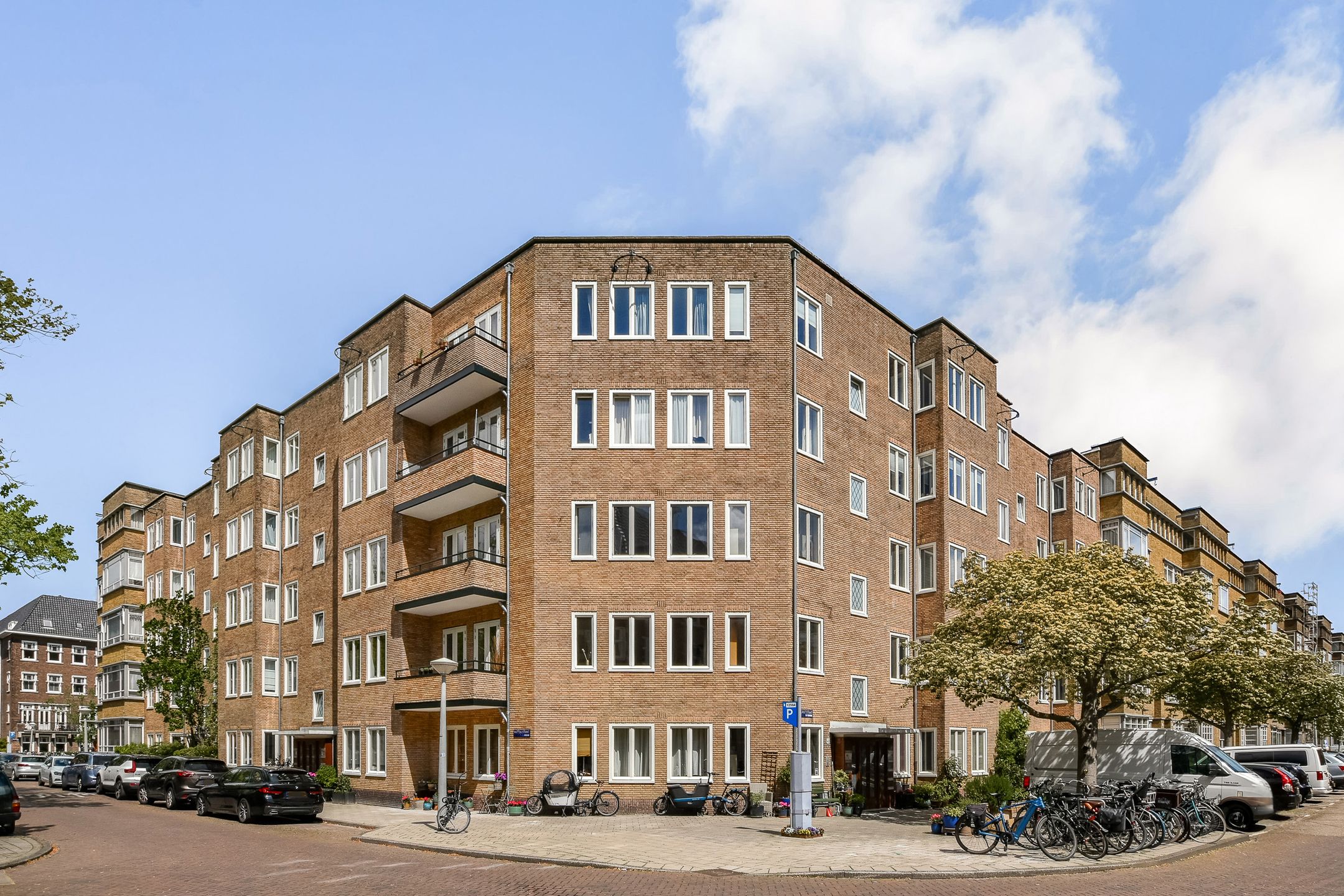 Corner Apartment with Southwest-Facing Balcony in Amsterdam South — 21