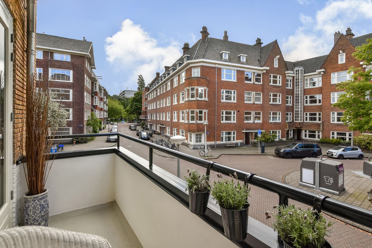 Corner Apartment with Southwest-Facing Balcony in Amsterdam South — 10