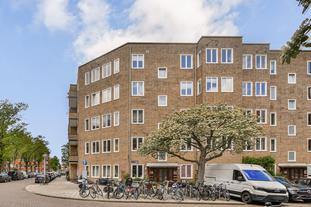 Corner Apartment with Southwest-Facing Balcony in Amsterdam South — 23