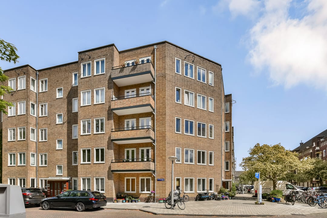 Corner Apartment with Southwest-Facing Balcony in Amsterdam South — 22