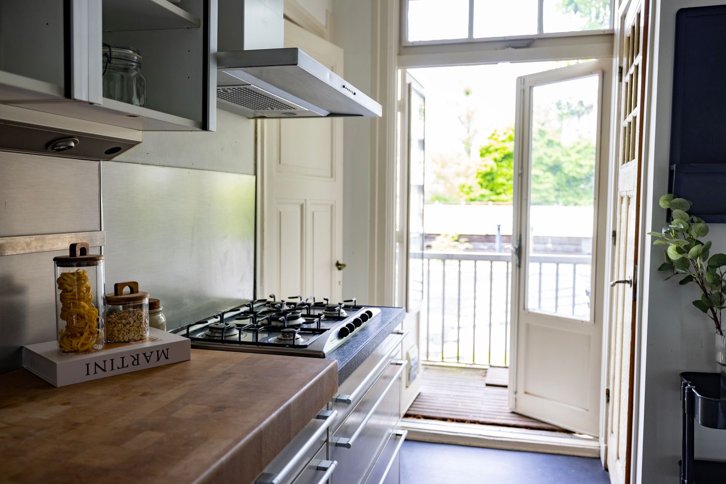 Spacious 3-Room Apartment with Sunny Balcony in Spaarndammerbuurt — 14