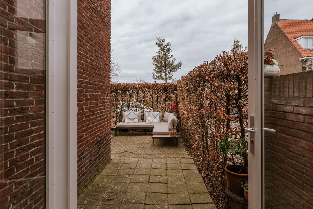 Charming Corner Home with West-Facing Garden in Popular Roerzicht — 32