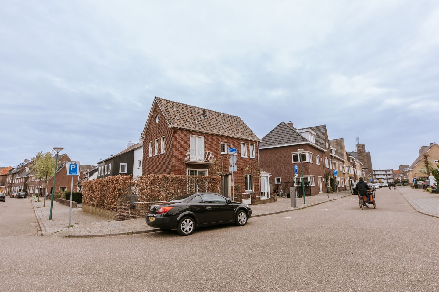 Charming Corner Home with West-Facing Garden in Popular Roerzicht — 70