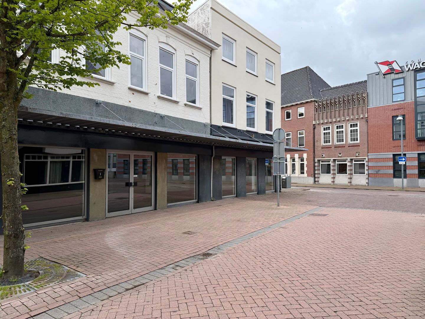 View photo 2 of Landstraat 1
