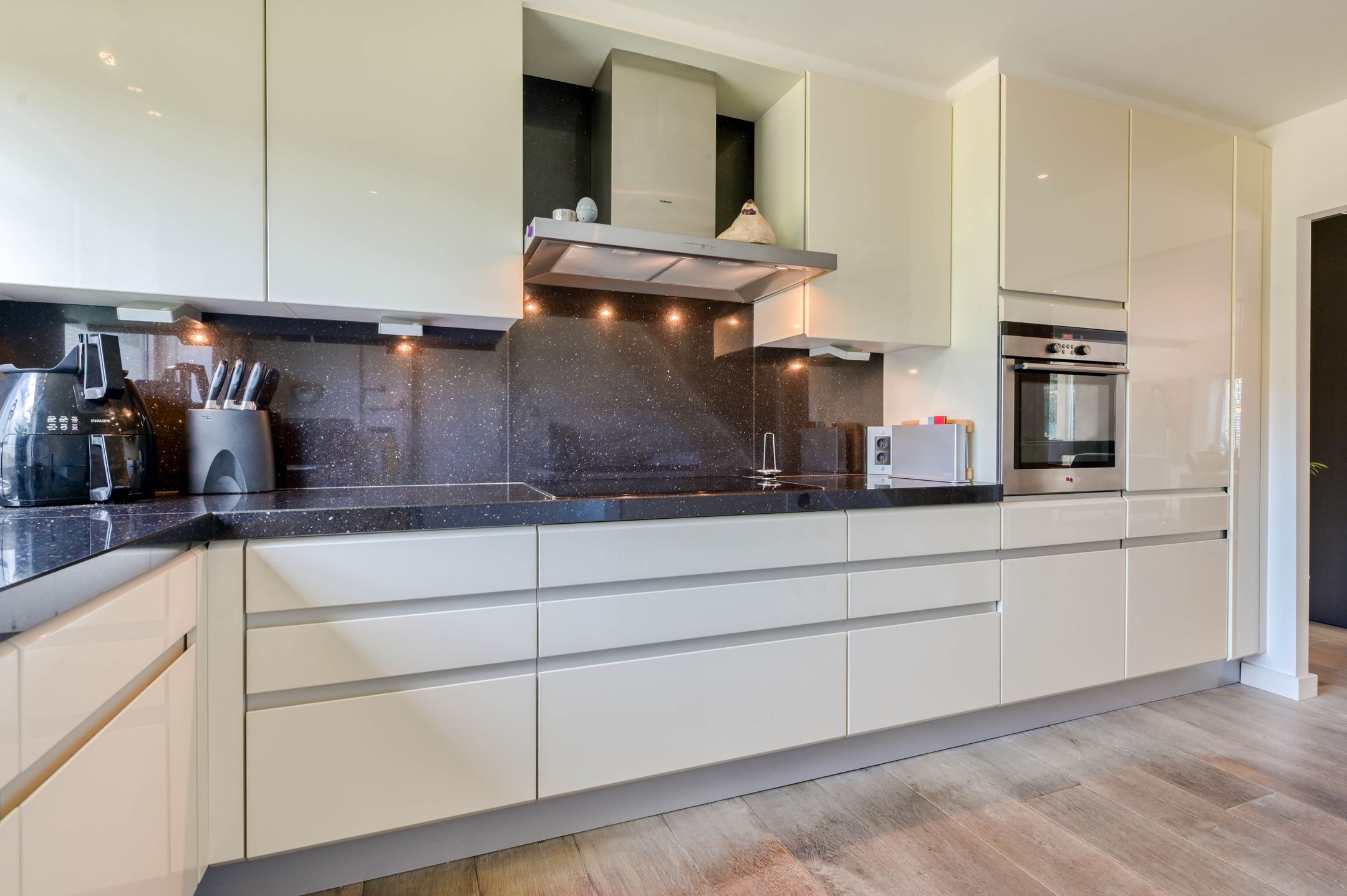 Photo 18 of Van der Werffstraat 15
