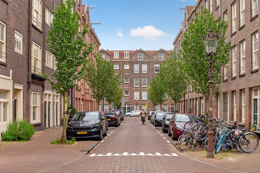 Photo 47 of Van Effenstraat 1-3