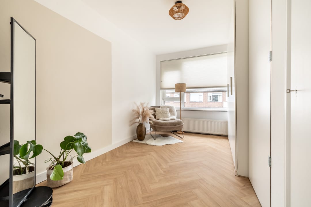 Ready-to-move 4-room apartment with ensuite dining room and balcony in Princenhage — 31