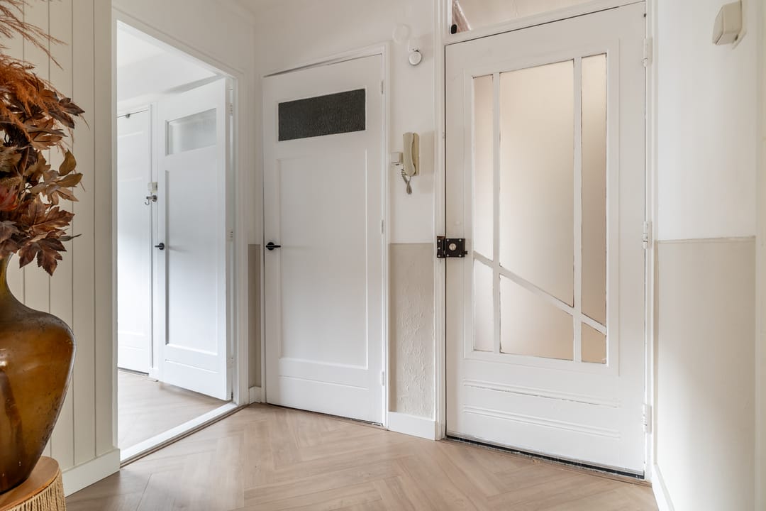 Ready-to-move 4-room apartment with ensuite dining room and balcony in Princenhage — 11