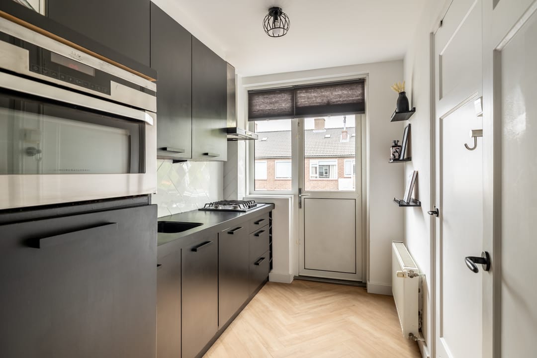 Ready-to-move 4-room apartment with ensuite dining room and balcony in Princenhage — 23