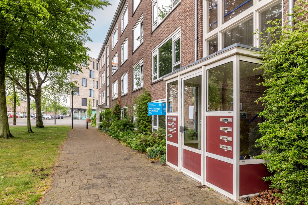 Ready-to-move 4-room apartment with ensuite dining room and balcony in Princenhage — 8