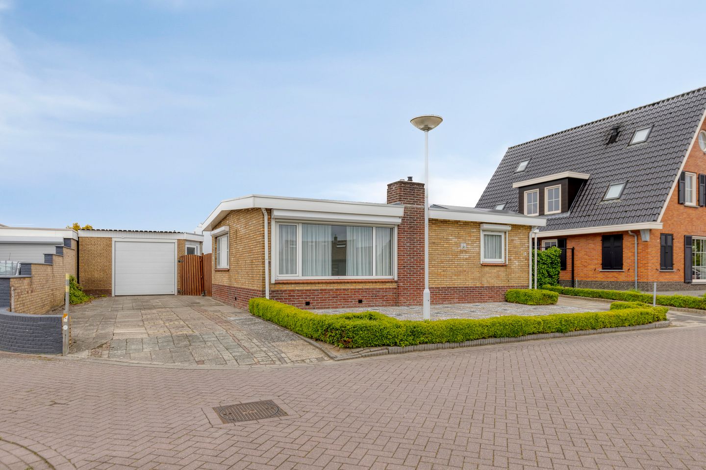 Spacious detached bungalow on large plot with garden privacy — 29