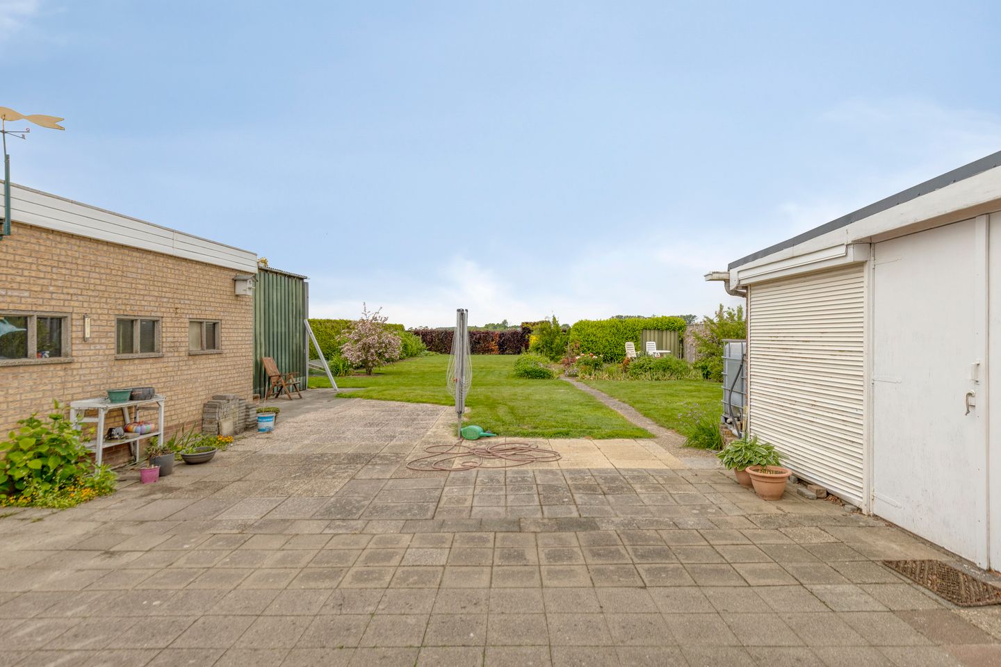 Spacious detached bungalow on large plot with garden privacy — 20