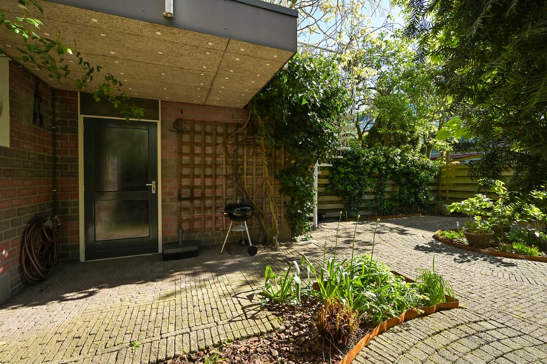 Spacious 5-Room Apartment with Private Parking and Terrace in Statenkwartier — 43