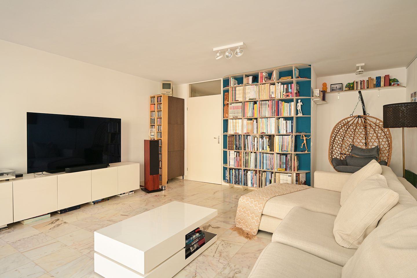 Spacious 5-Room Apartment with Private Parking and Terrace in Statenkwartier — 10