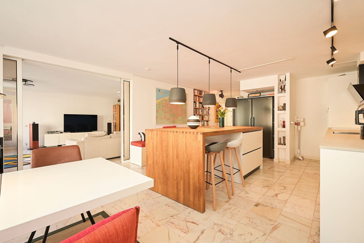 Spacious 5-Room Apartment with Private Parking and Terrace in Statenkwartier — 14