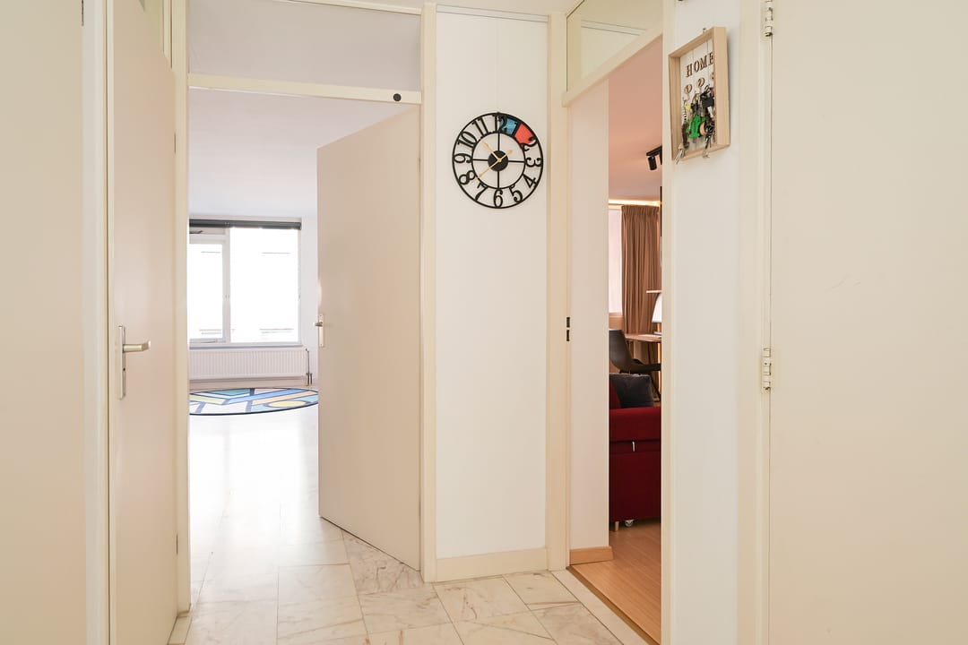 Spacious 5-Room Apartment with Private Parking and Terrace in Statenkwartier — 7