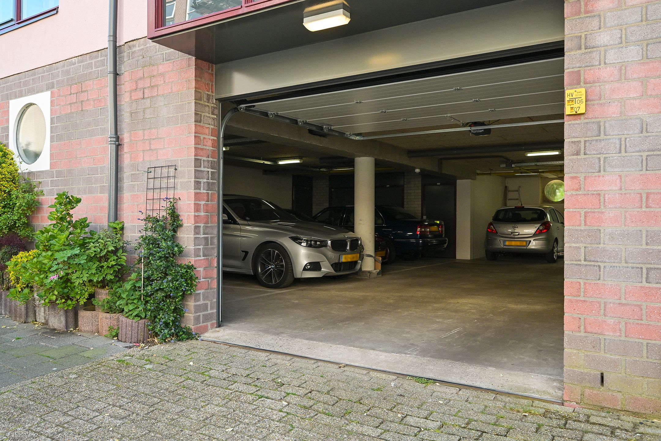 Spacious 5-Room Apartment with Private Parking and Terrace in Statenkwartier — 45