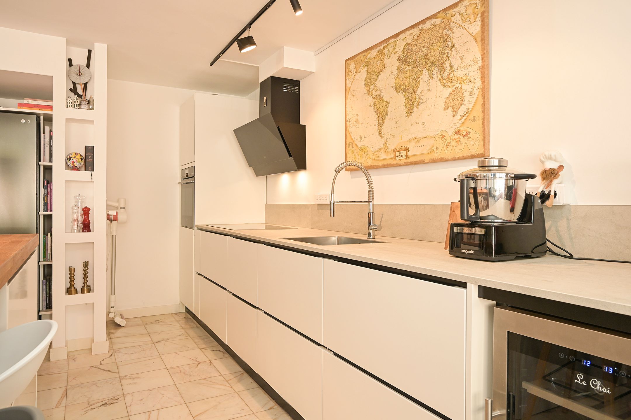 Spacious 5-Room Apartment with Private Parking and Terrace in Statenkwartier — 15