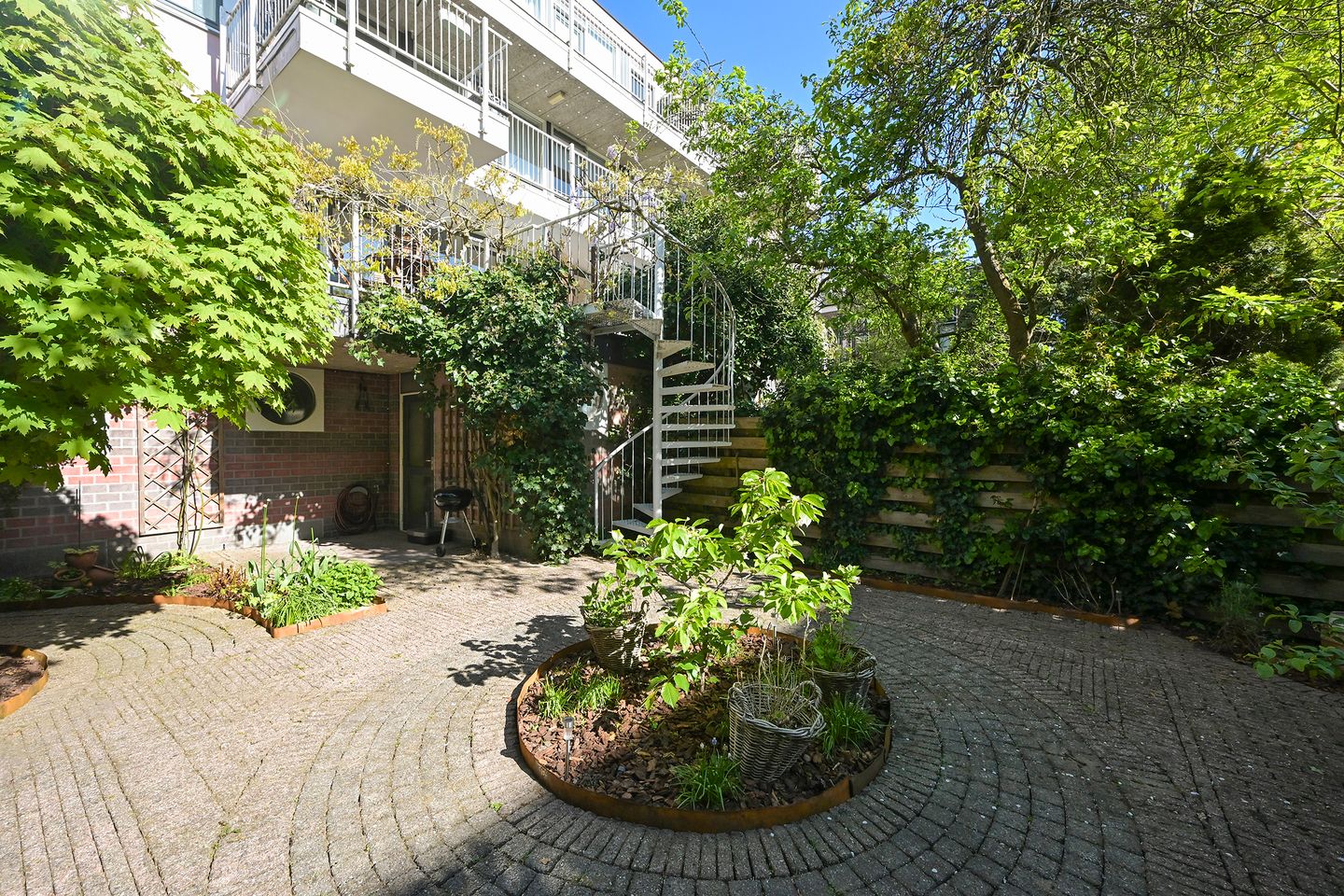 Spacious 5-Room Apartment with Private Parking and Terrace in Statenkwartier — 40