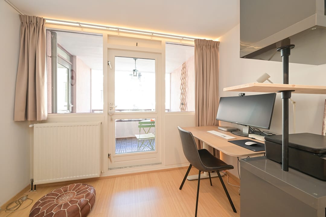 Spacious 5-Room Apartment with Private Parking and Terrace in Statenkwartier — 23