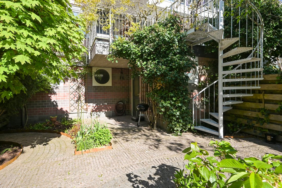 Spacious 5-Room Apartment with Private Parking and Terrace in Statenkwartier — 41