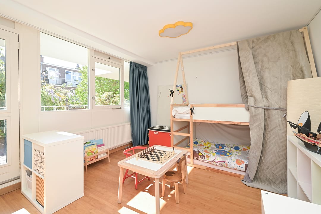 Spacious 5-Room Apartment with Private Parking and Terrace in Statenkwartier — 28