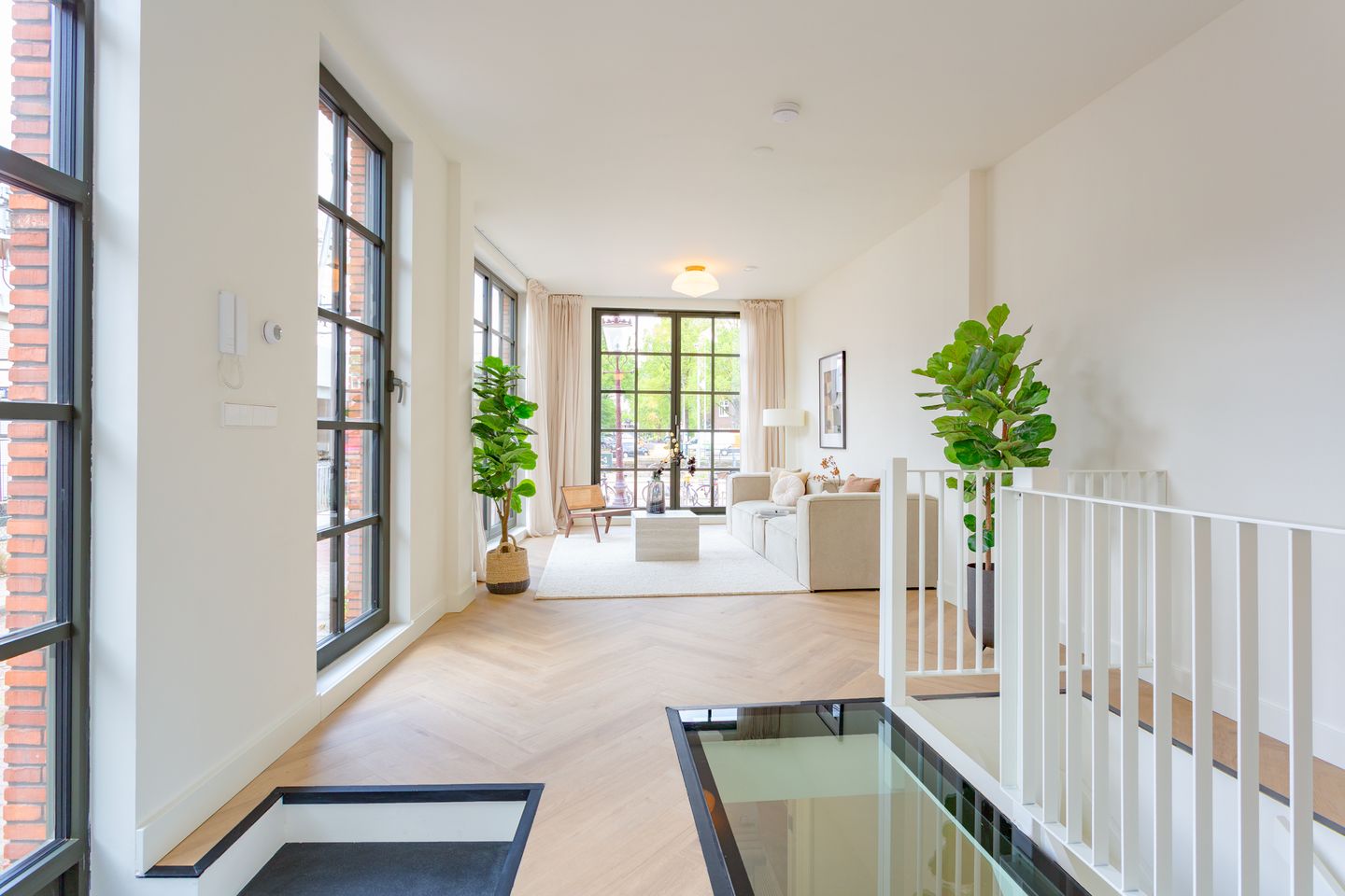 Photo 4 of Schiemanstraat 10