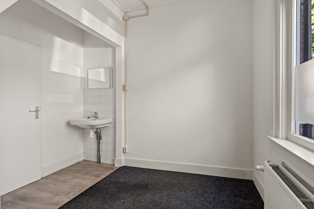 Photo 17 of Leliestraat 41