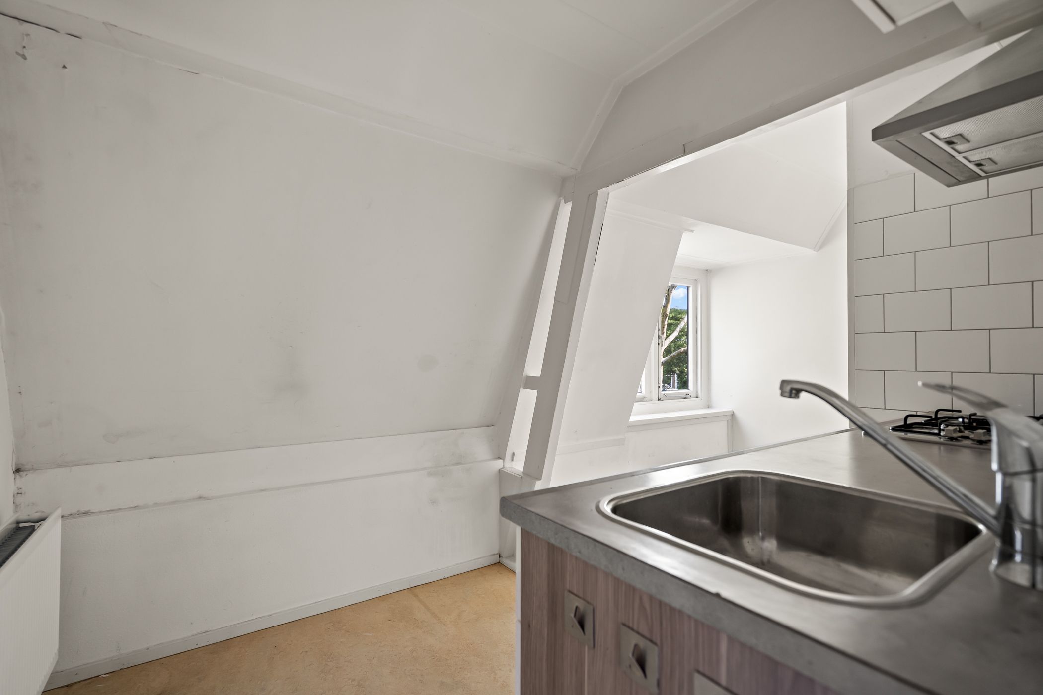 Photo 21 of Leliestraat 41