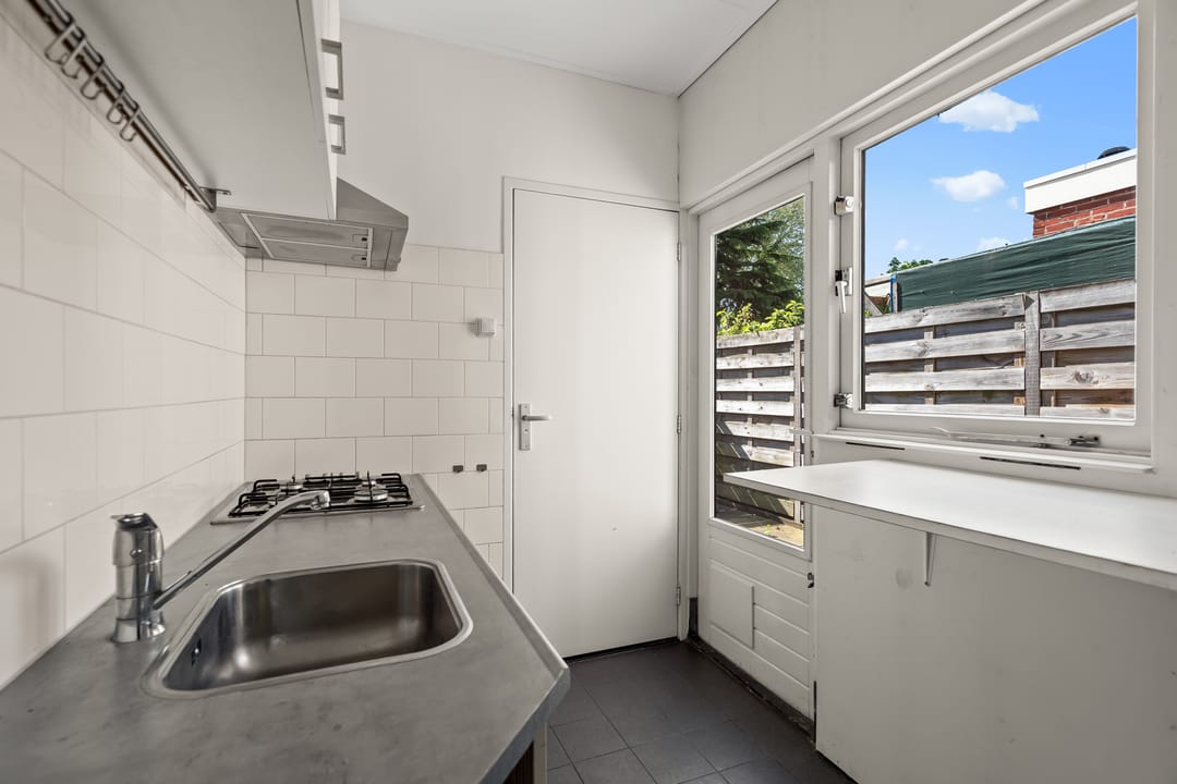 Photo 13 of Leliestraat 41