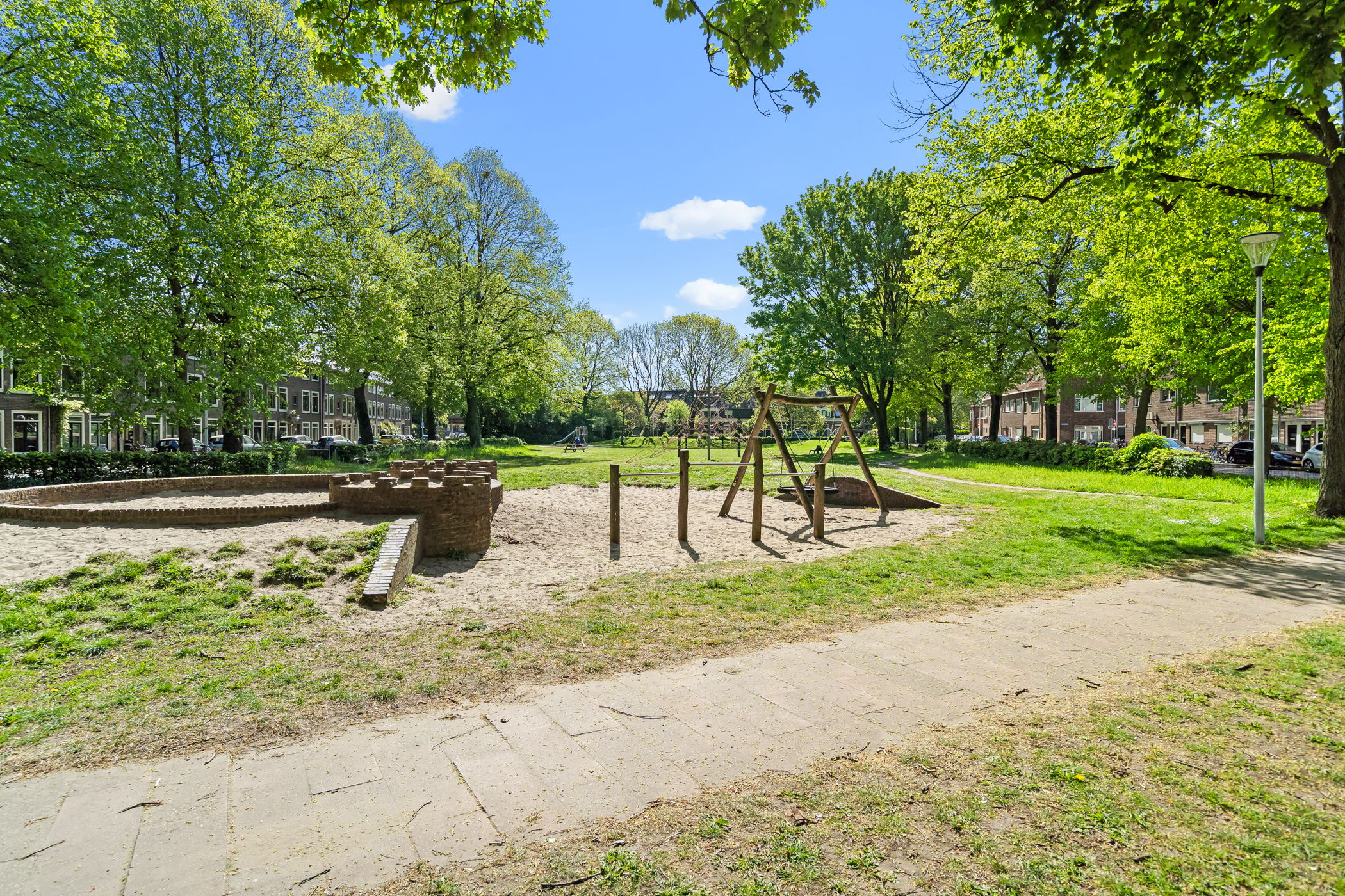 Photo 48 of Leliestraat 41