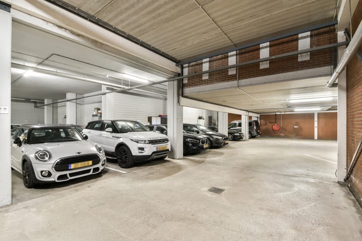 Photo 4 of Van Oldenbarneveldtstraat 54-H