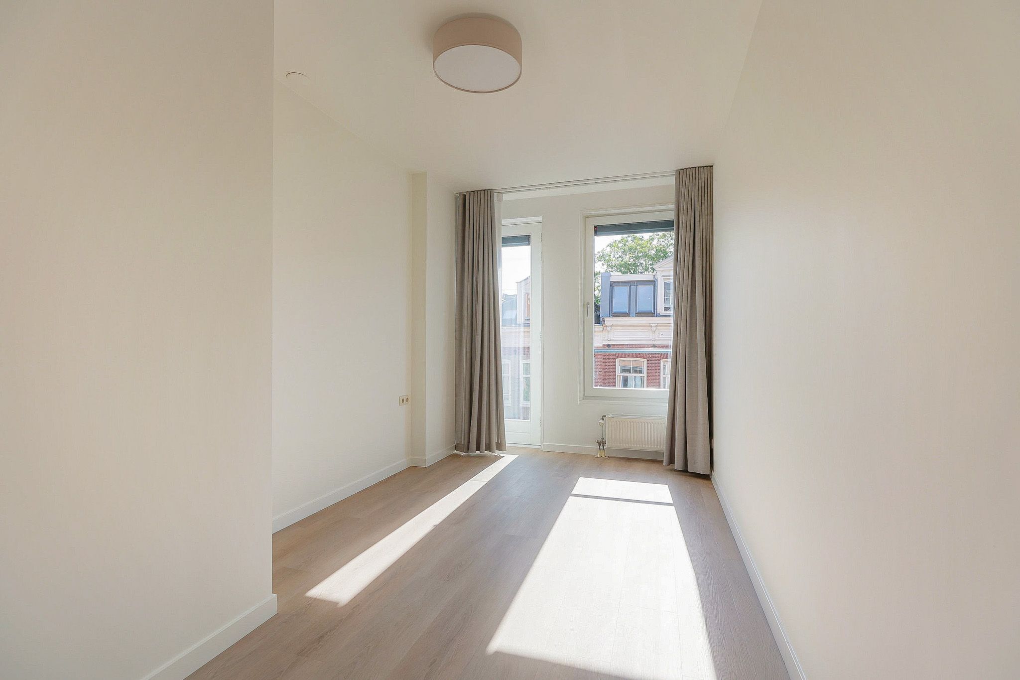 Photo 18 of Van Oldenbarneveldtstraat 54-H