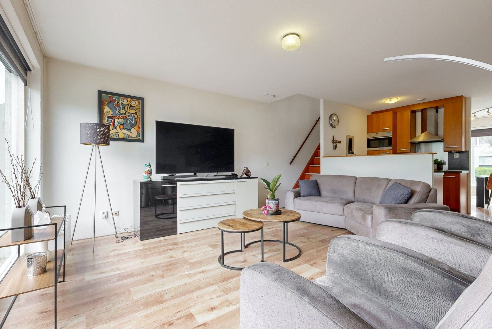 Light terraced home with garden on green parkway — 18