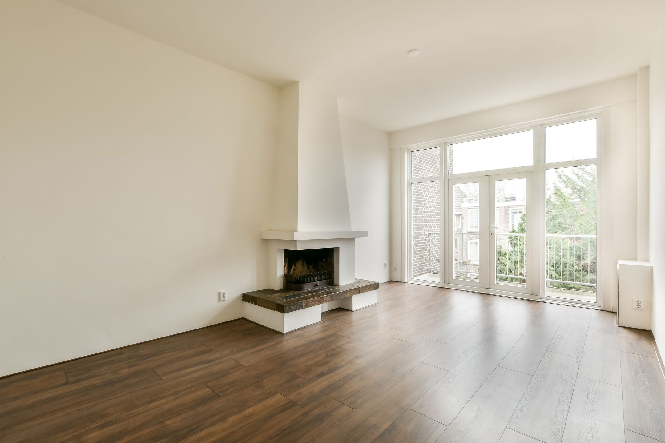 Spacious Double Upper-Floor Apartment with 4 Bedrooms and South-Facing Balcony — 9
