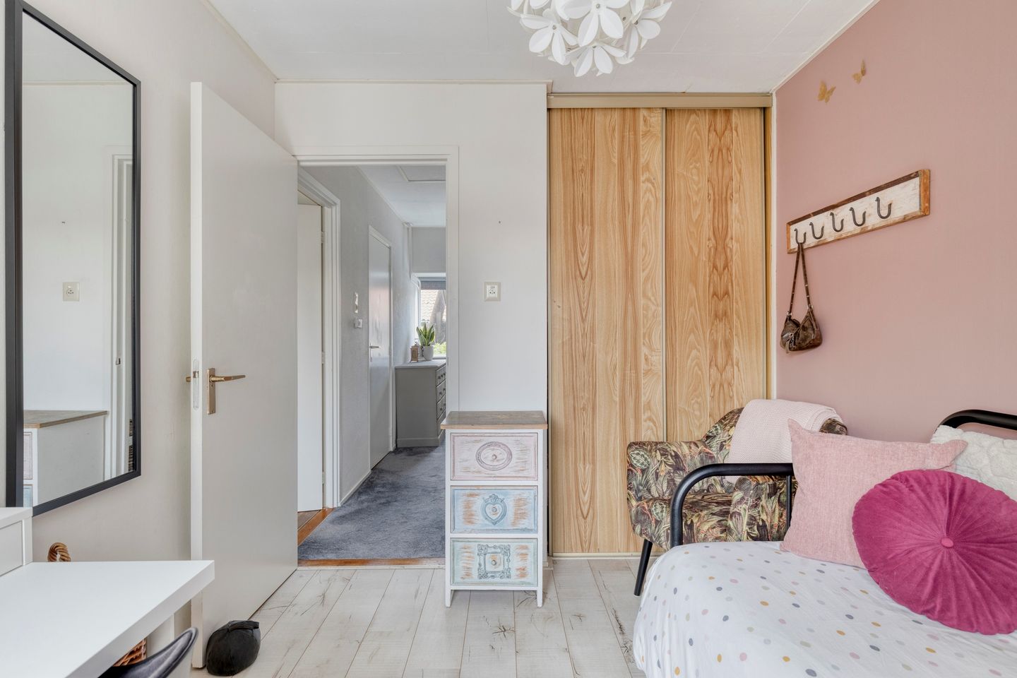 Turn-key family home with 10 solar panels and sunny west-facing garden in Pernis — 25
