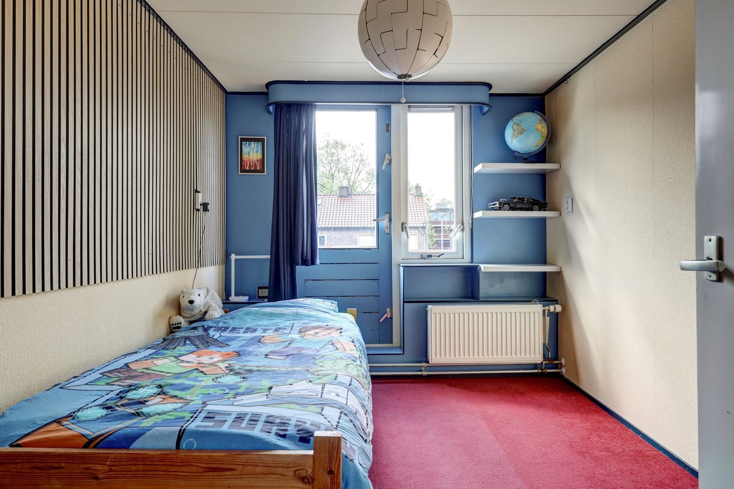 Characteristic terraced house near Hoorn city center and train station — 29