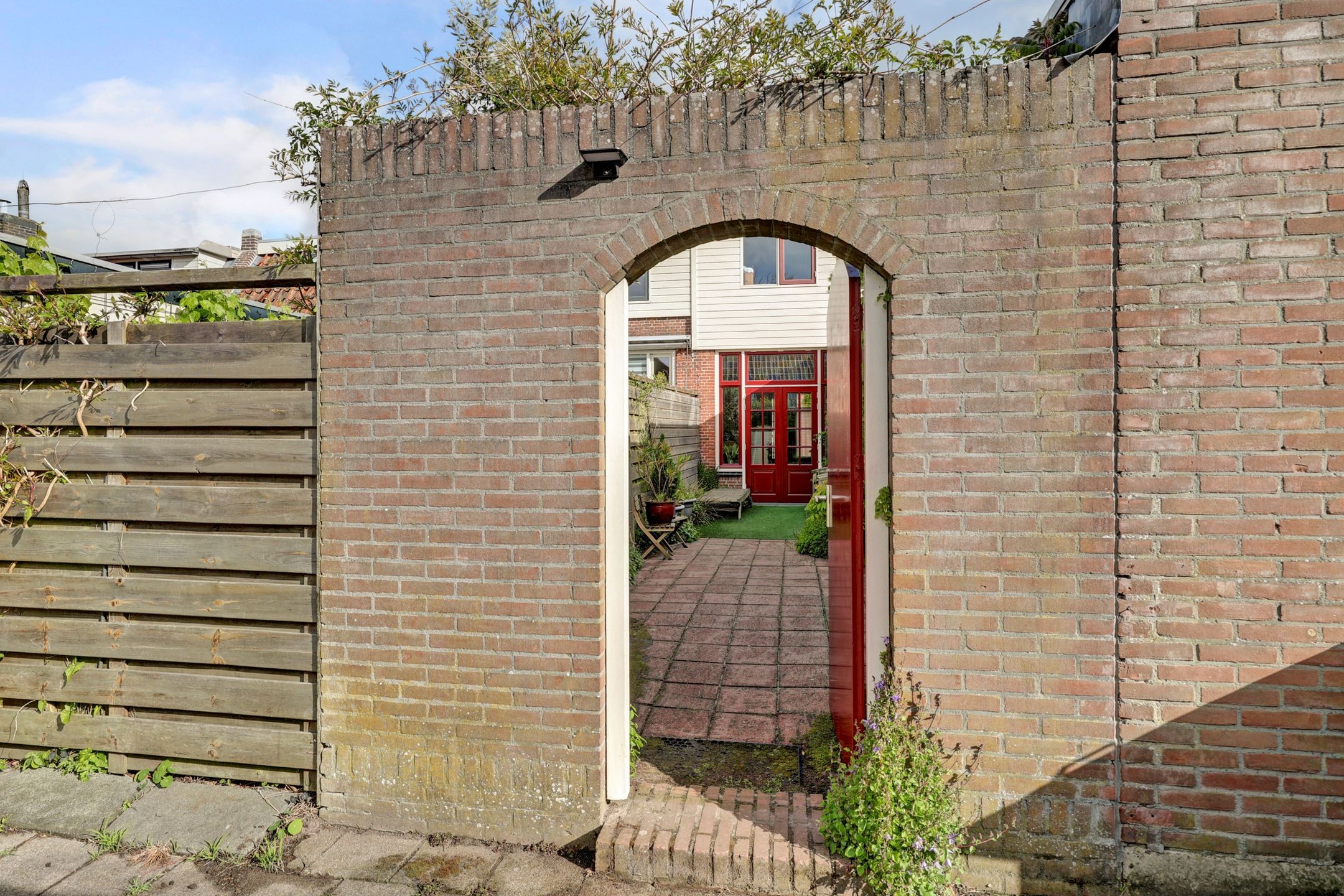 Characteristic terraced house near Hoorn city center and train station — 39