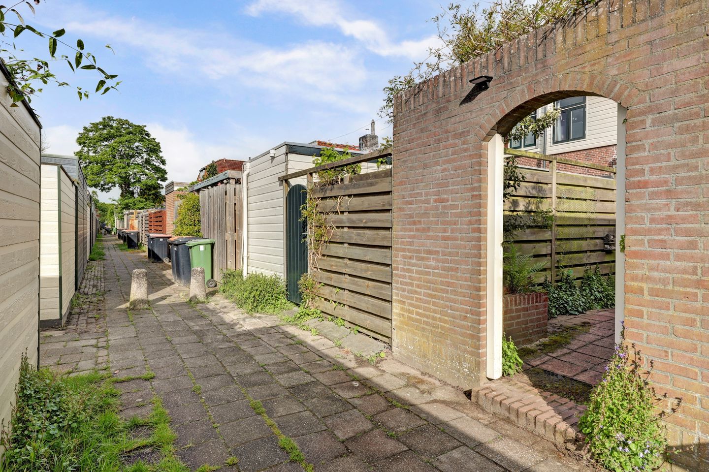Characteristic terraced house near Hoorn city center and train station — 40