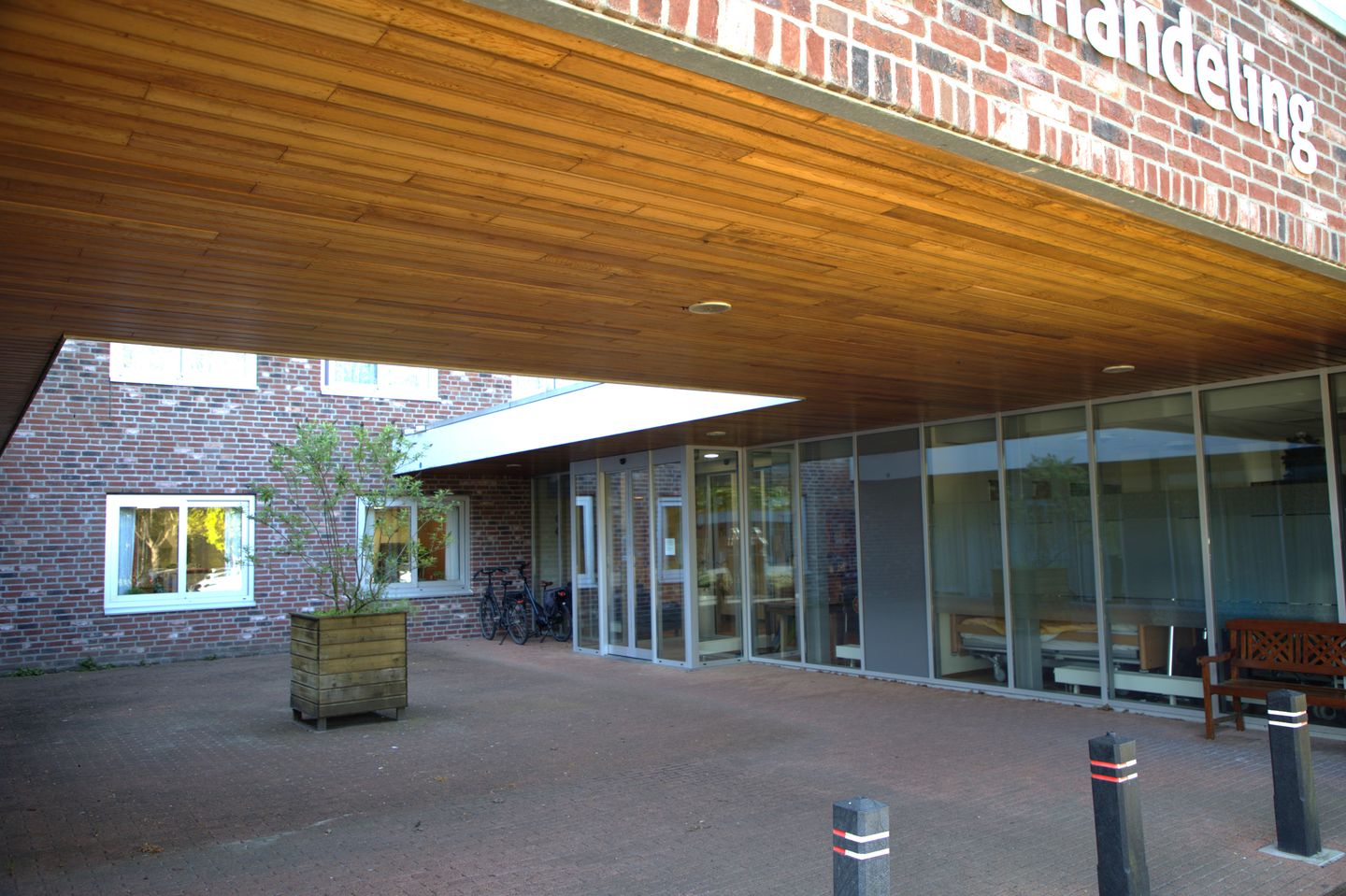 View photo 2 of Gronausestraat 752