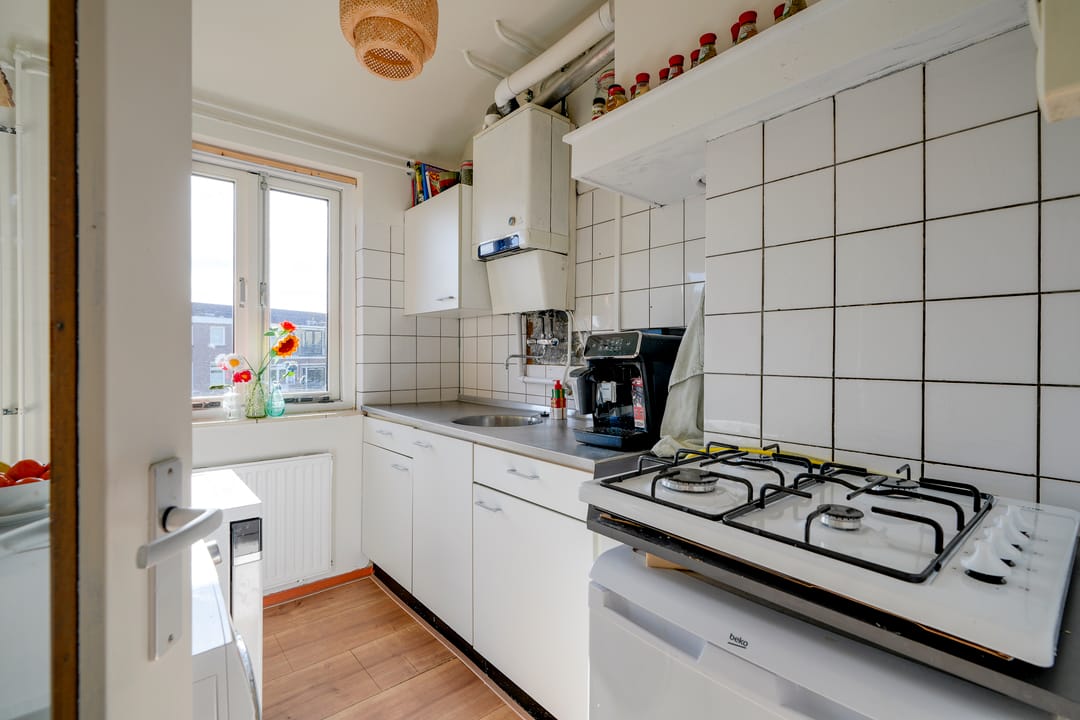 Characterful 3-Room Apartment with Balcony in Popular Nieuw-Engeland — 11