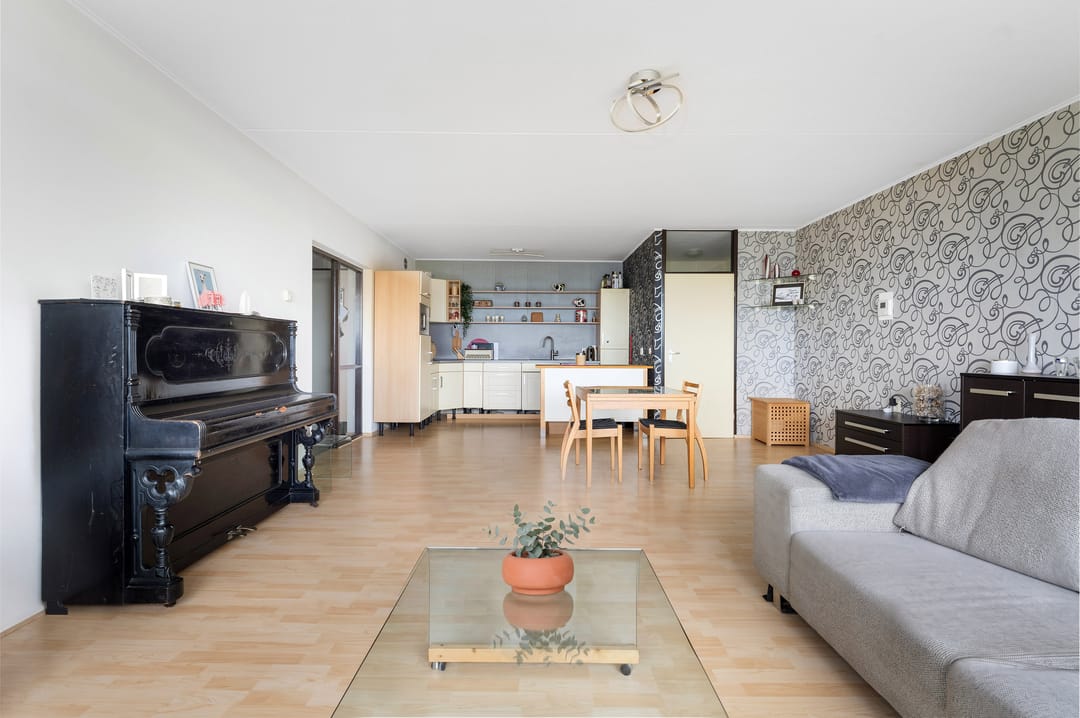 Bright Sixth-Floor Apartment with Two Bedrooms and Spacious Balcony in Heerlen — 7