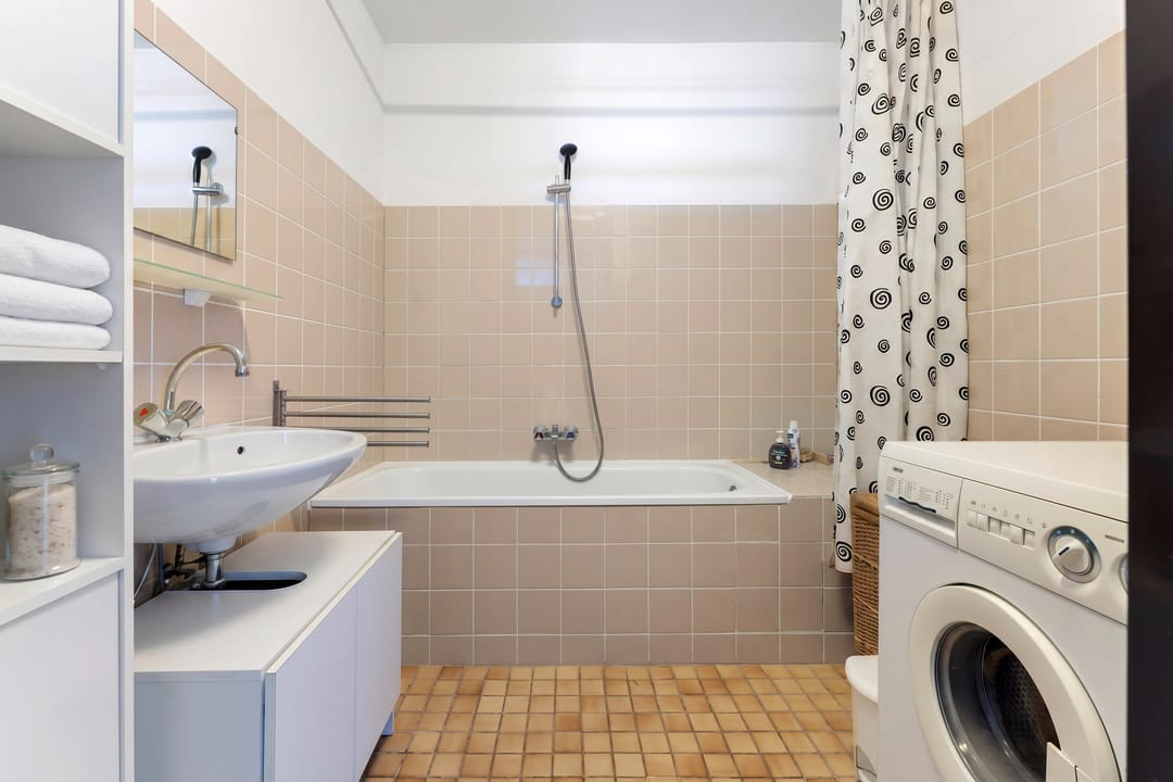 Bright Sixth-Floor Apartment with Two Bedrooms and Spacious Balcony in Heerlen — 13