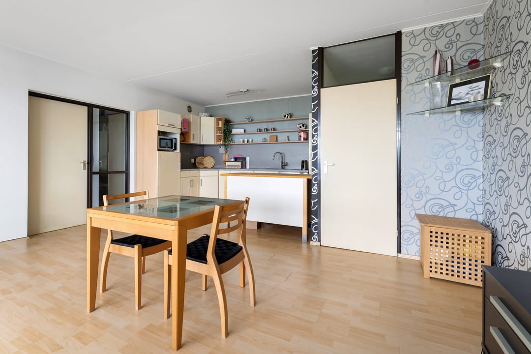 Bright Sixth-Floor Apartment with Two Bedrooms and Spacious Balcony in Heerlen — 8