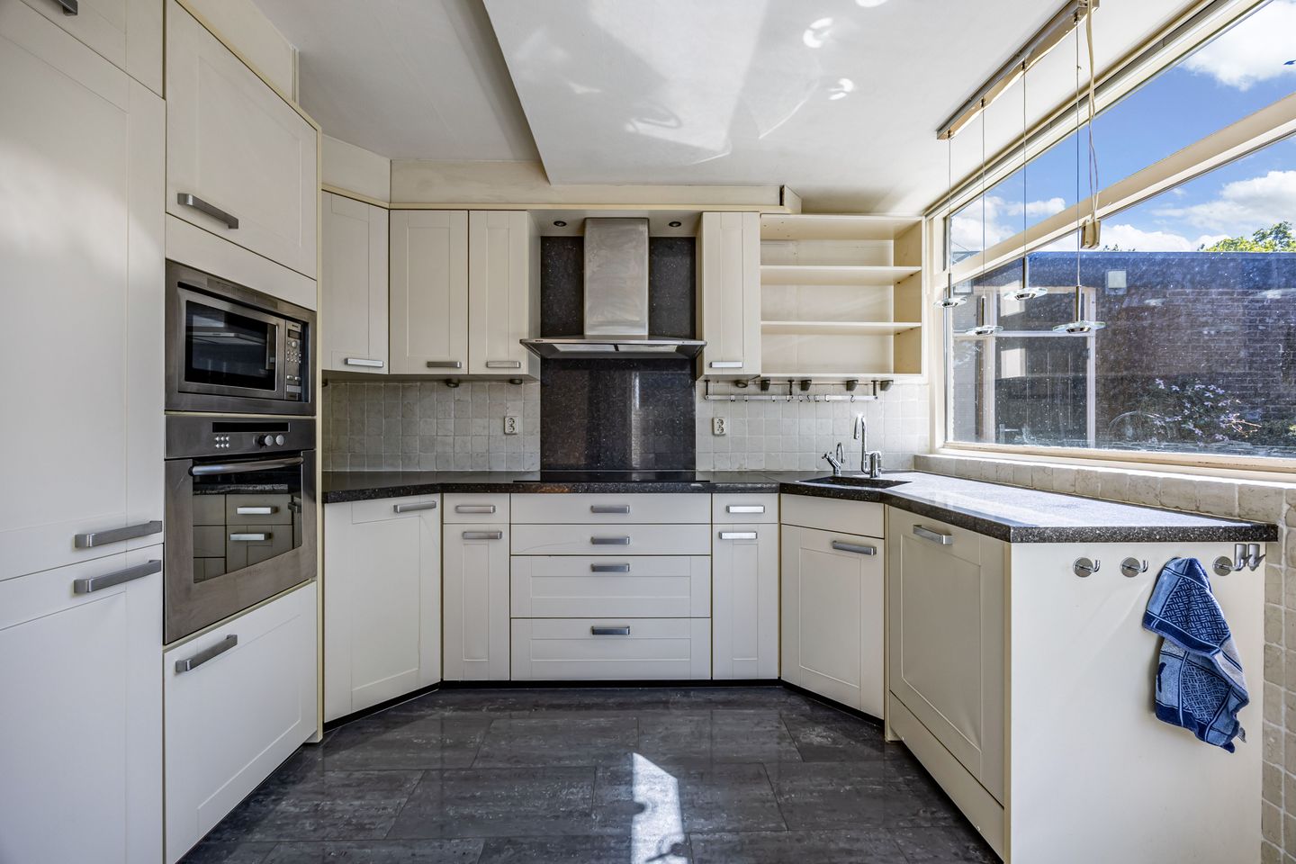 Spacious Semi-Detached House with 5 Bedrooms and 2 Bathrooms in Sijsjesberg — 14
